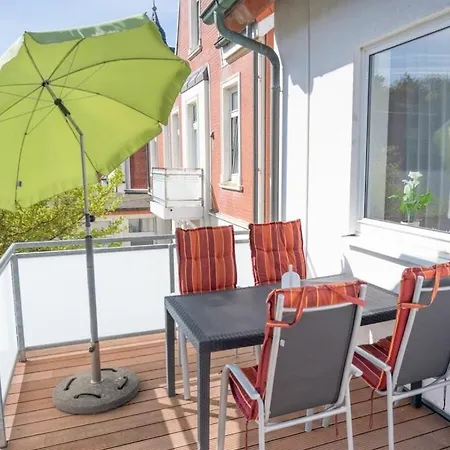 Holiday Apartment With 2 Bedrooms *